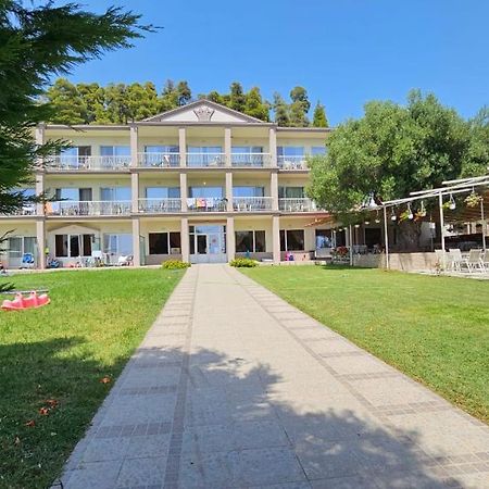 Crown Hotel Néa Szkióni Kültér fotó